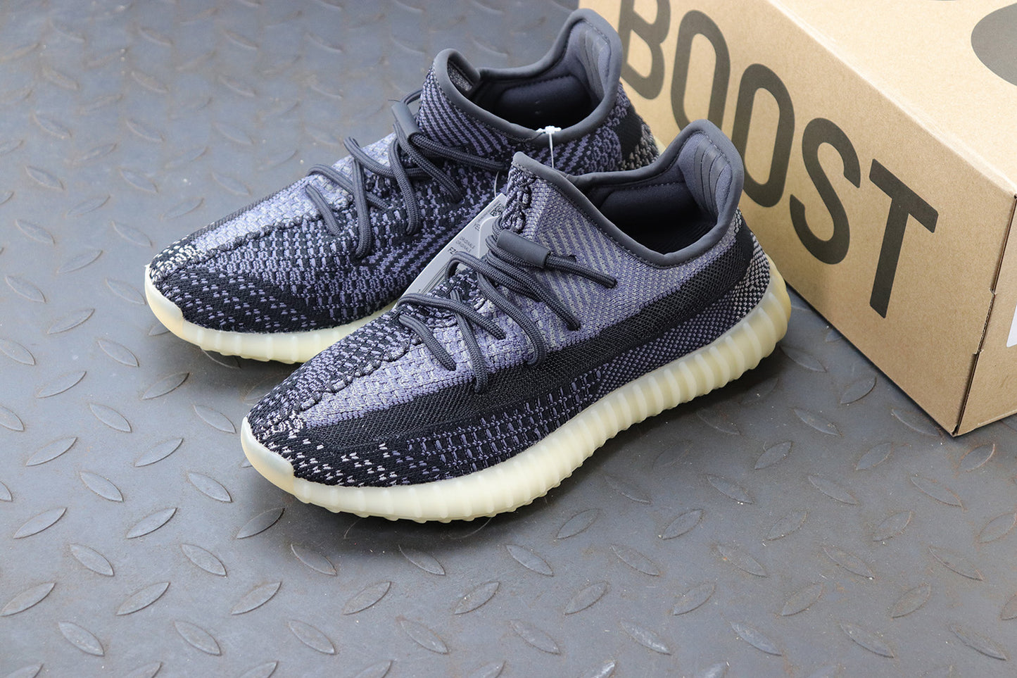 YEEZY BOOST 350 V2 CARBON